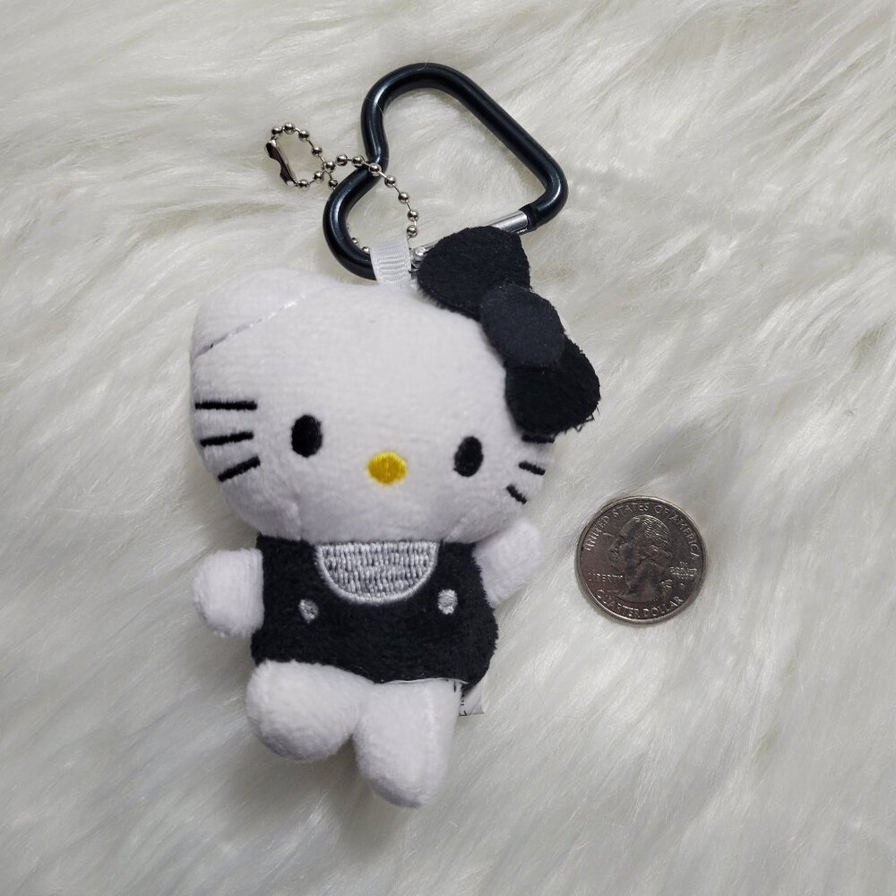 Hello Kitty Plush Keychain - Picture 3 of 5